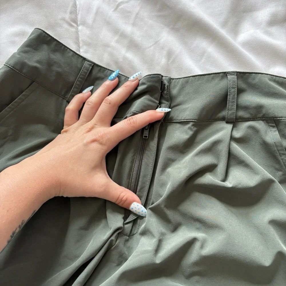 Alo Yoga High Waist Status Trouser Short In Dark Cactus Womens Medium Activewear